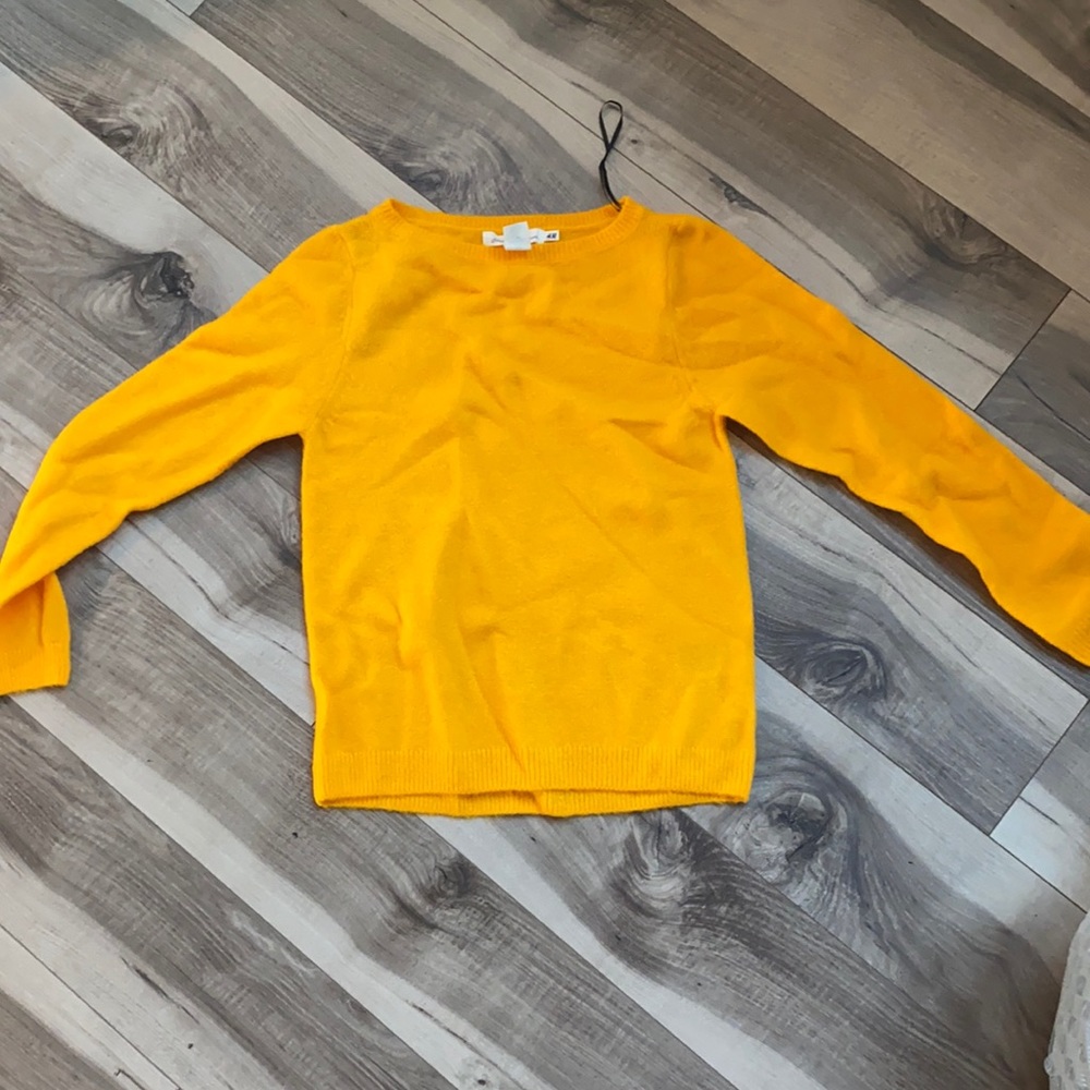 H&M sweater. Xs